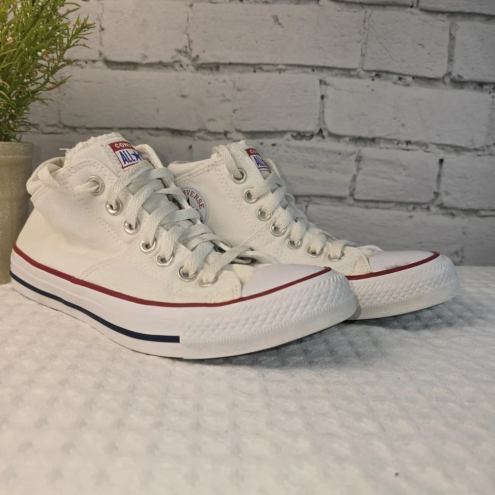 CONVERSE HIGH-TOP WHITE CANVAS CHUCK TAYLOR SNEAKERS KIDS SIZE 6 EUC